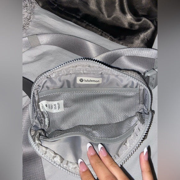 luluemon belt bag - Picture 3 of 5